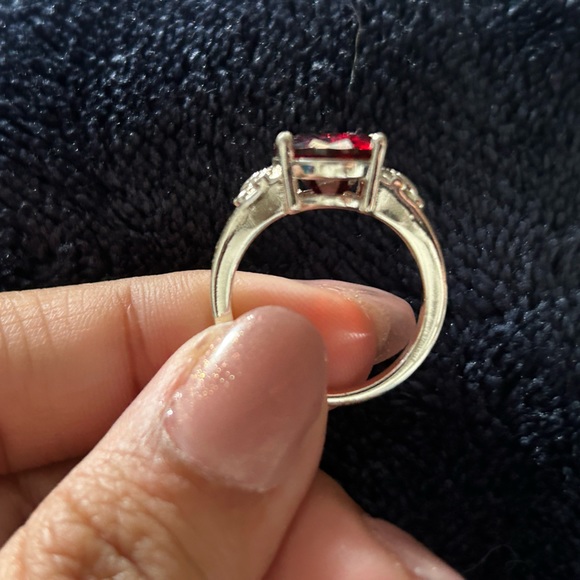Red oval ring - Picture 6 of 6